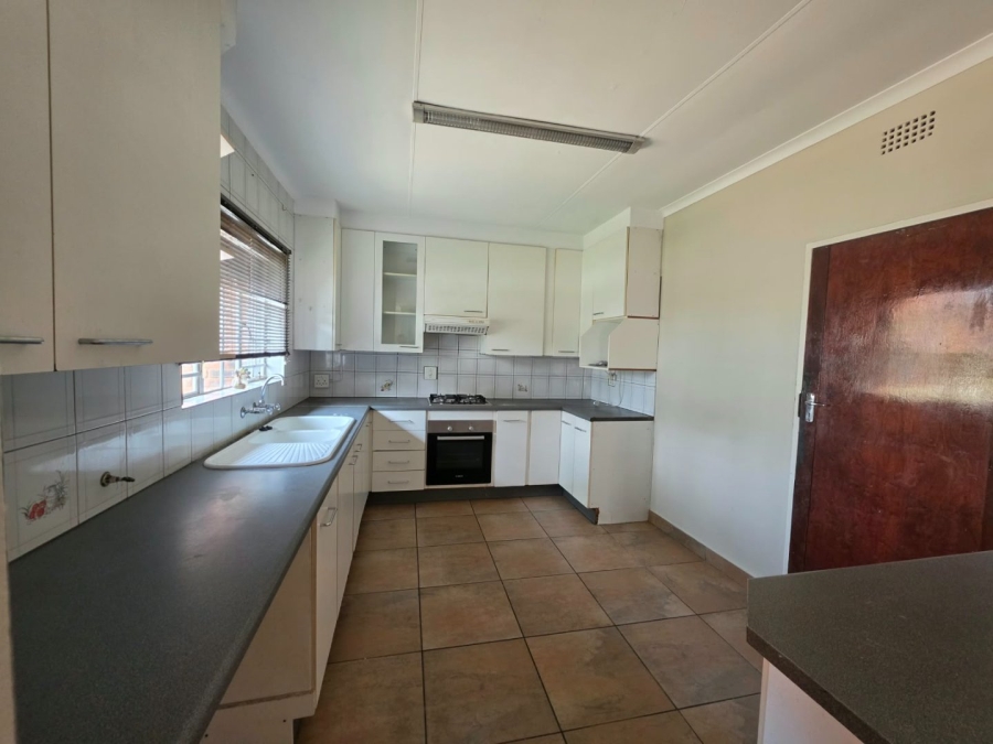 3 Bedroom Property for Sale in Bonaero Park Gauteng
