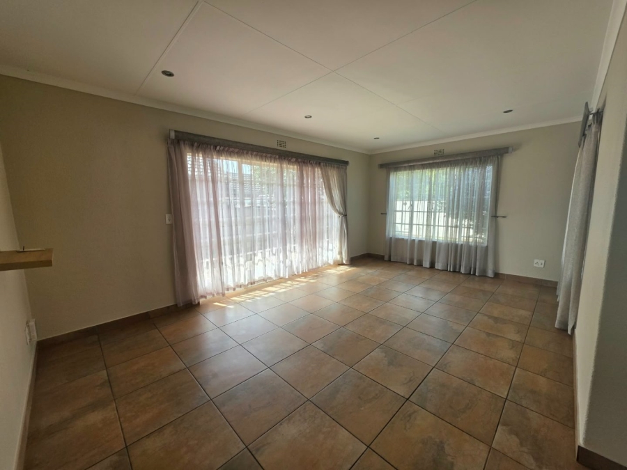 3 Bedroom Property for Sale in Bonaero Park Gauteng