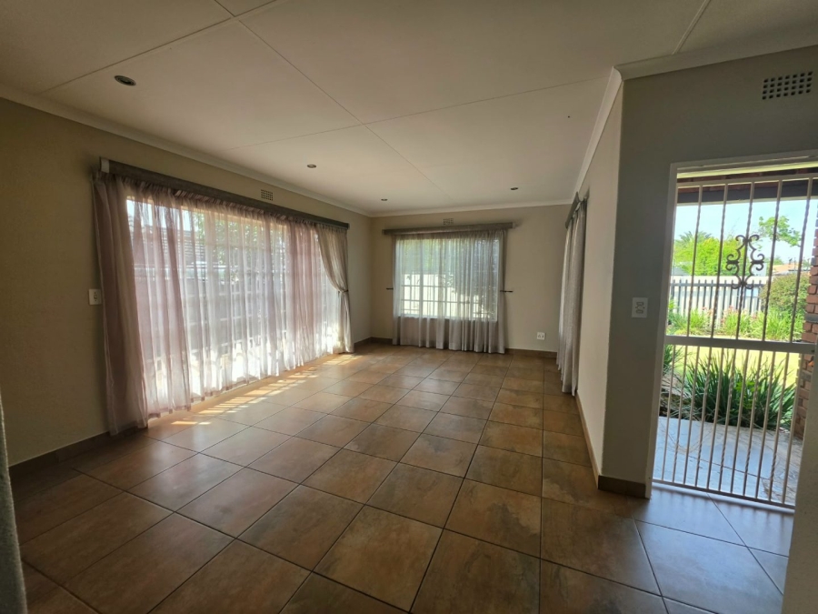 3 Bedroom Property for Sale in Bonaero Park Gauteng