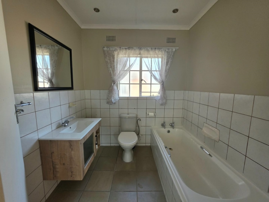 3 Bedroom Property for Sale in Bonaero Park Gauteng