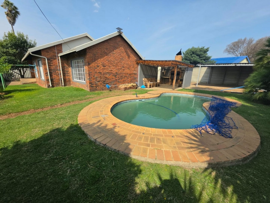 3 Bedroom Property for Sale in Bonaero Park Gauteng