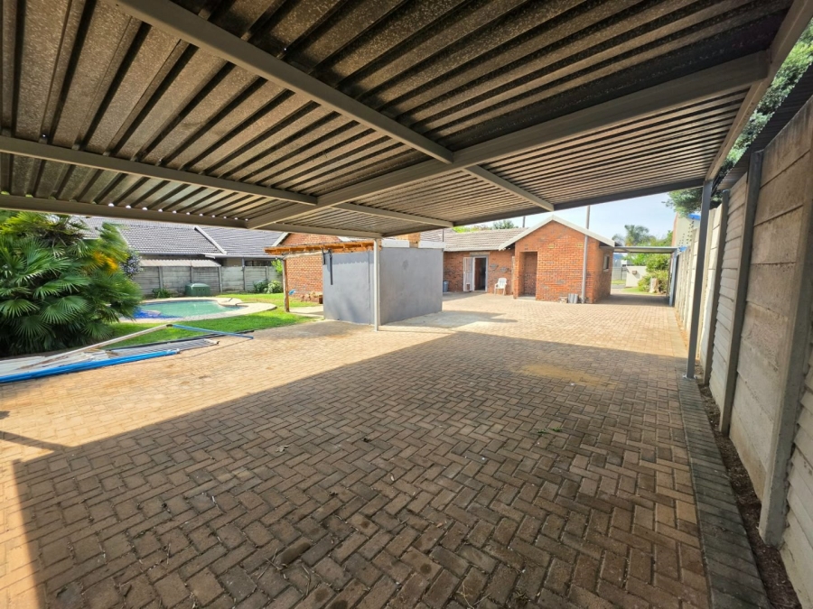 3 Bedroom Property for Sale in Bonaero Park Gauteng