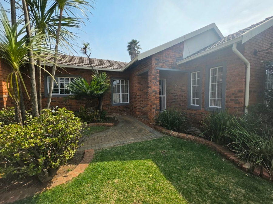 3 Bedroom Property for Sale in Bonaero Park Gauteng