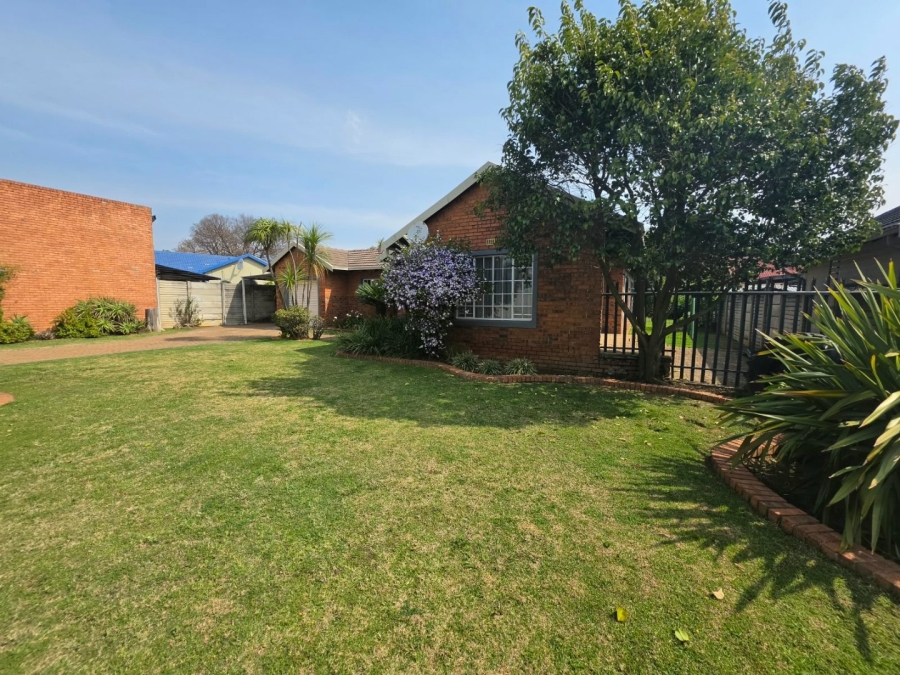 3 Bedroom Property for Sale in Bonaero Park Gauteng