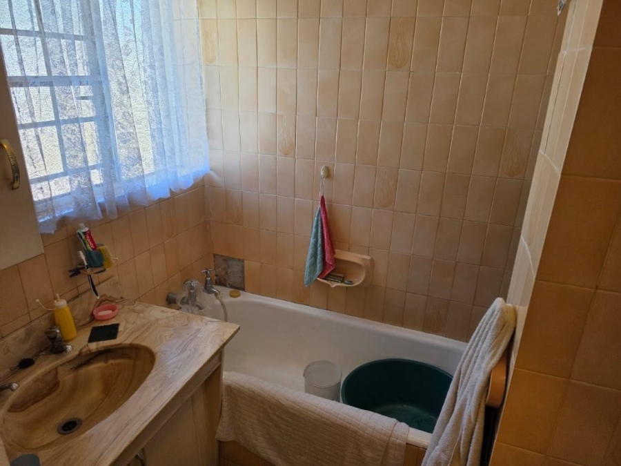 3 Bedroom Property for Sale in Bonaero Park Gauteng