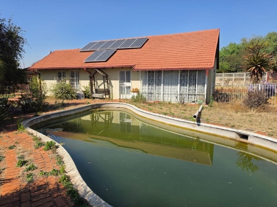 3 Bedroom Property for Sale in Bonaero Park Gauteng