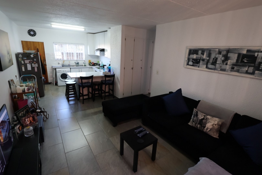 To Let 2 Bedroom Property for Rent in Glenvista Gauteng