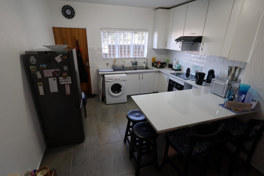 To Let 2 Bedroom Property for Rent in Glenvista Gauteng