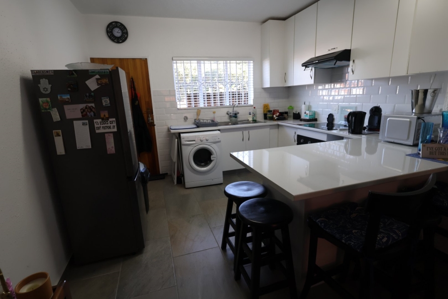 To Let 2 Bedroom Property for Rent in Glenvista Gauteng
