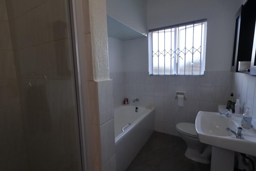 To Let 2 Bedroom Property for Rent in Glenvista Gauteng