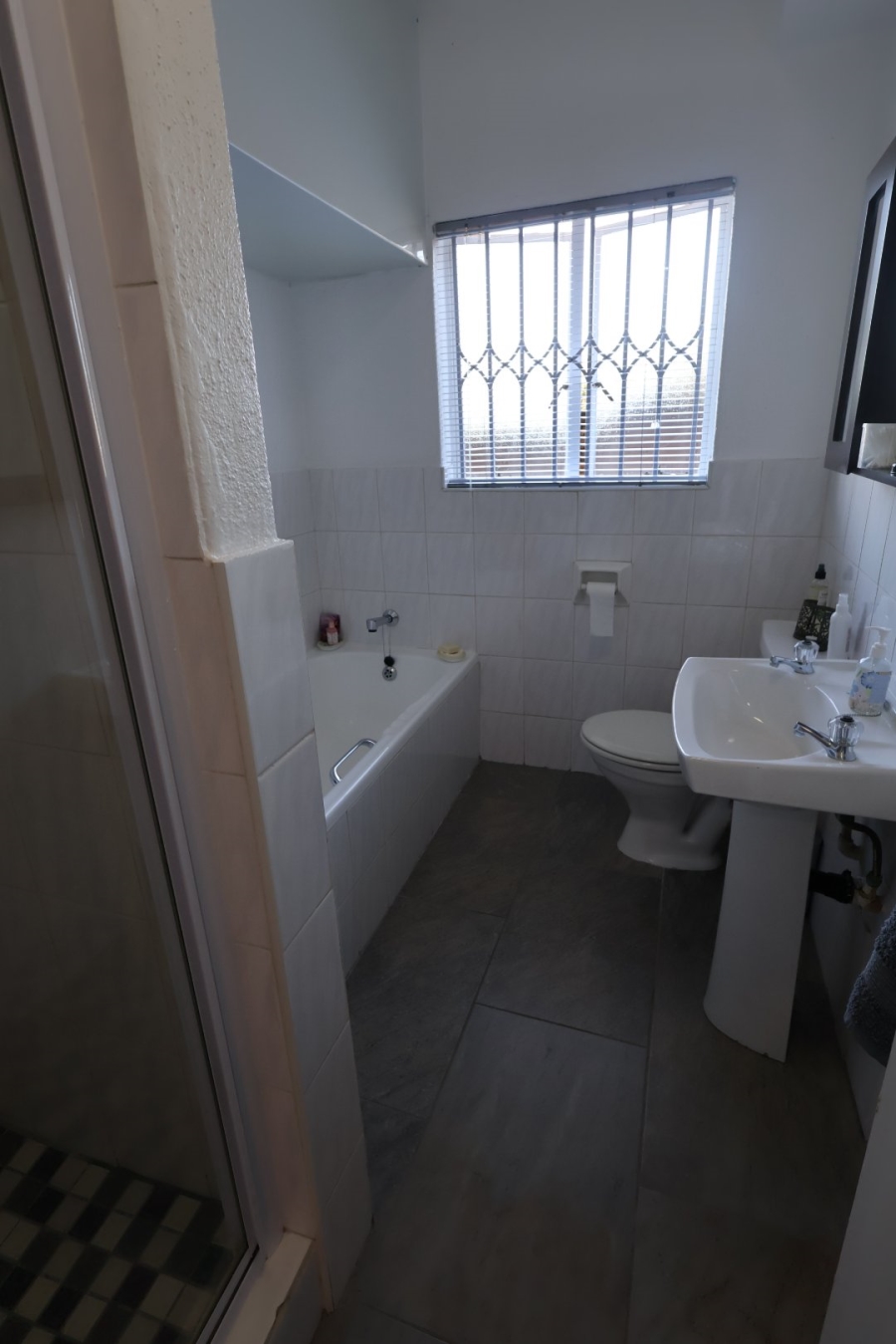 To Let 2 Bedroom Property for Rent in Glenvista Gauteng
