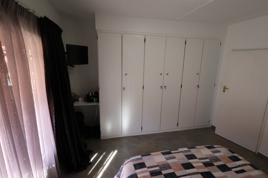 To Let 2 Bedroom Property for Rent in Glenvista Gauteng