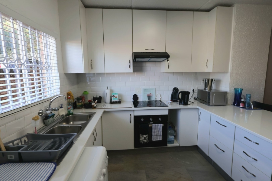 To Let 2 Bedroom Property for Rent in Glenvista Gauteng