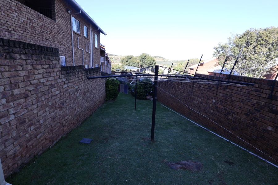 To Let 2 Bedroom Property for Rent in Glenvista Gauteng