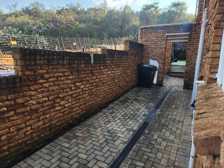 To Let 2 Bedroom Property for Rent in Glenvista Gauteng