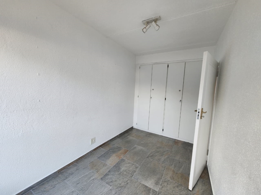 To Let 2 Bedroom Property for Rent in Glenvista Gauteng