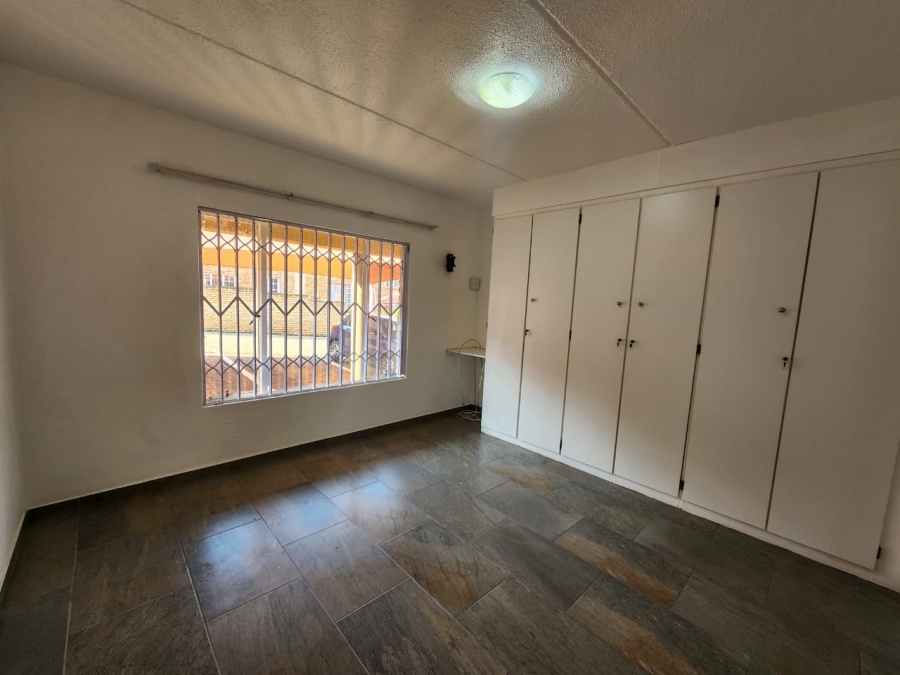 To Let 2 Bedroom Property for Rent in Glenvista Gauteng
