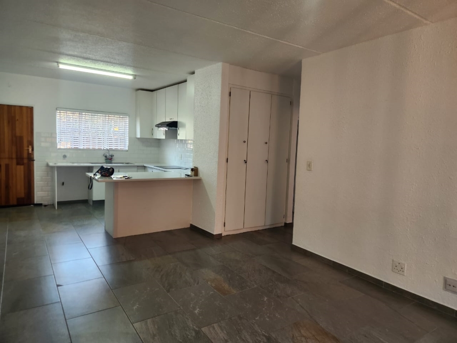 To Let 2 Bedroom Property for Rent in Glenvista Gauteng
