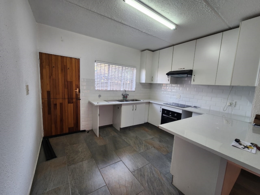 To Let 2 Bedroom Property for Rent in Glenvista Gauteng