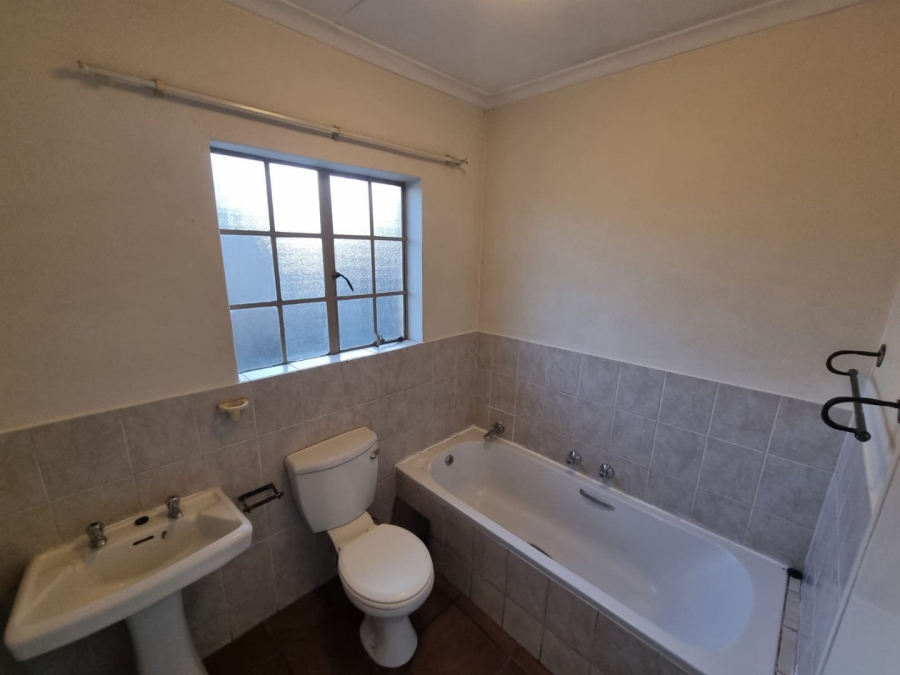 To Let 3 Bedroom Property for Rent in Elandspark Gauteng
