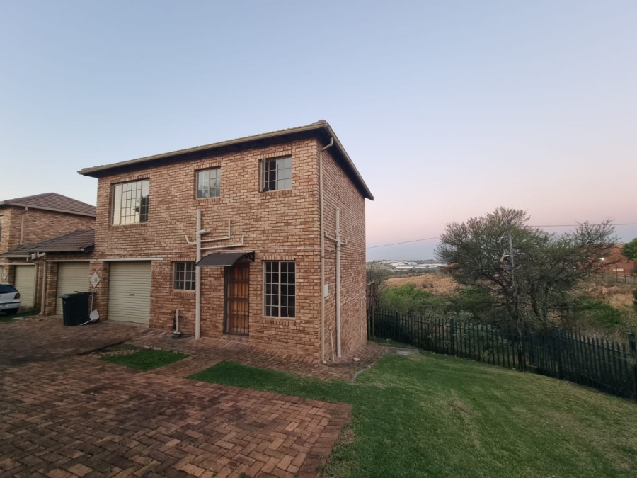 To Let 3 Bedroom Property for Rent in Elandspark Gauteng