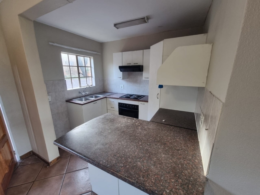 To Let 3 Bedroom Property for Rent in South Crest Gauteng