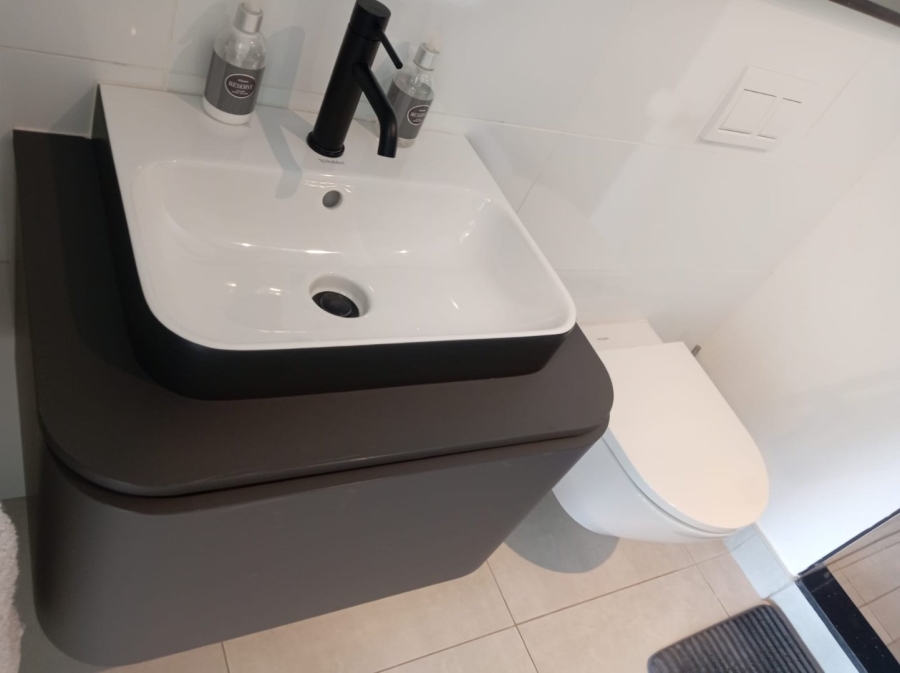 2 Bedroom Property for Sale in Waterfall Gauteng