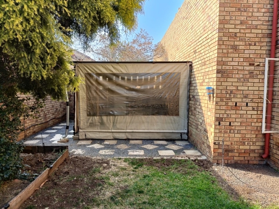 2 Bedroom Property for Sale in The Reeds Gauteng