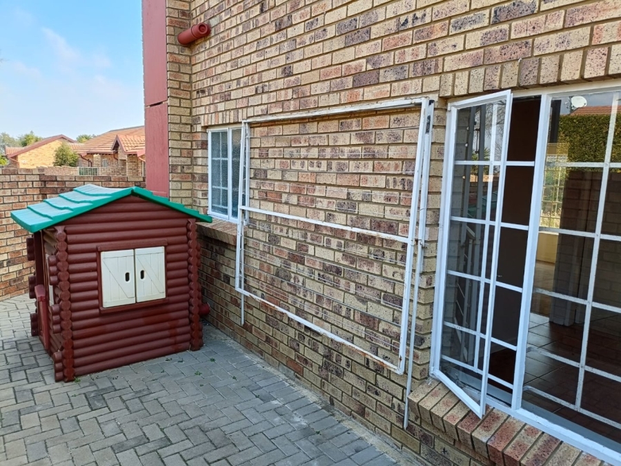 2 Bedroom Property for Sale in The Reeds Gauteng