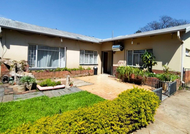6 Bedroom Property for Sale in Pretoria North Gauteng