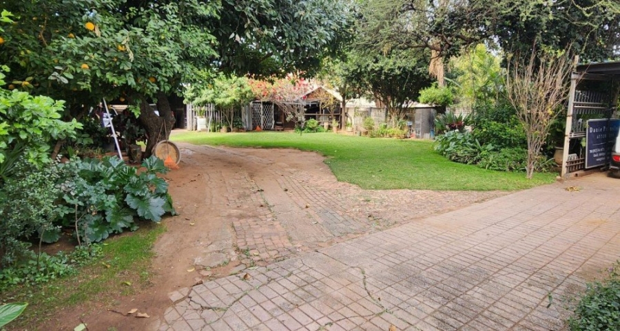 6 Bedroom Property for Sale in Pretoria North Gauteng