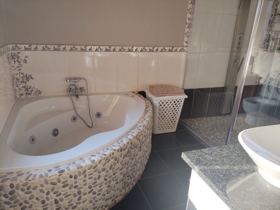 3 Bedroom Property for Sale in Selection Park Gauteng