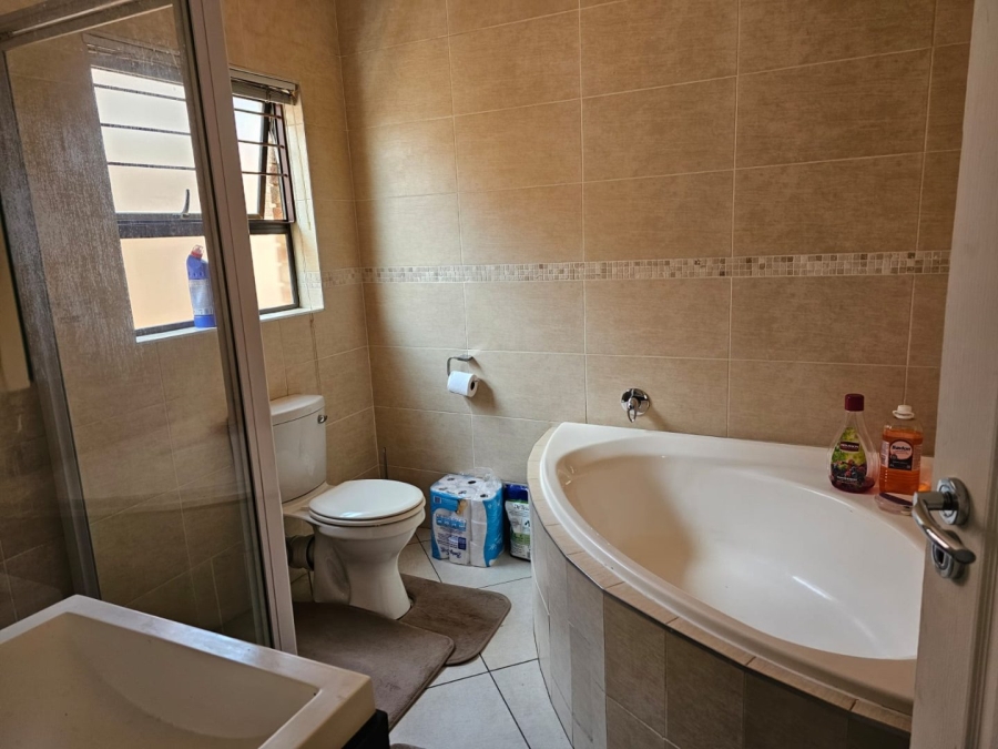 3 Bedroom Property for Sale in Liefde en Vrede Gauteng