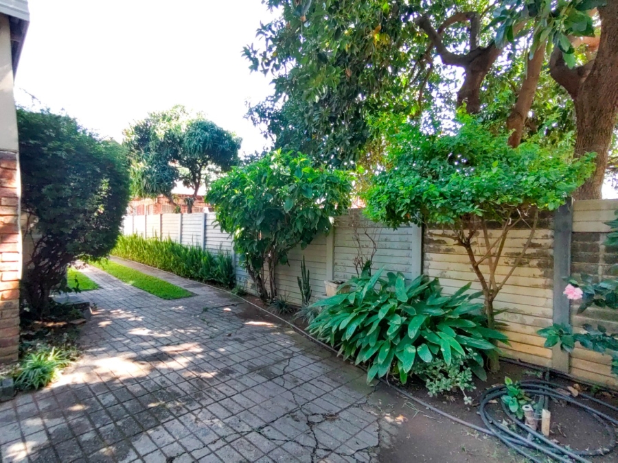 6 Bedroom Property for Sale in Pretoria North Gauteng