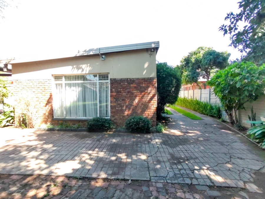 6 Bedroom Property for Sale in Pretoria North Gauteng
