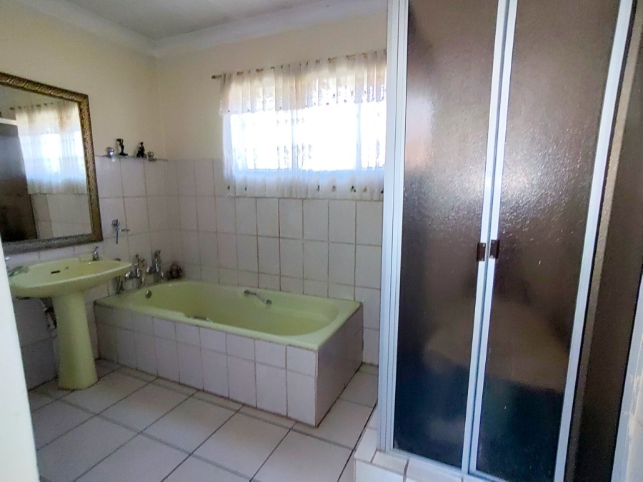 6 Bedroom Property for Sale in Pretoria North Gauteng