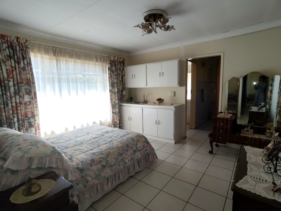 6 Bedroom Property for Sale in Pretoria North Gauteng