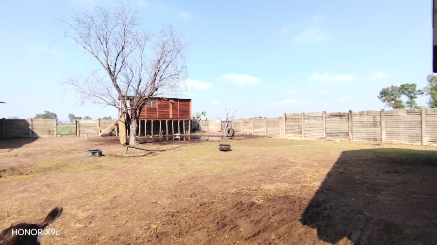 Commercial Property for Sale in Boltonwold Gauteng
