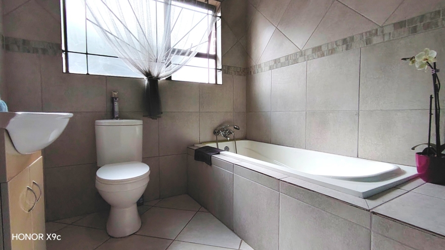 Commercial Property for Sale in Mooilande Gauteng