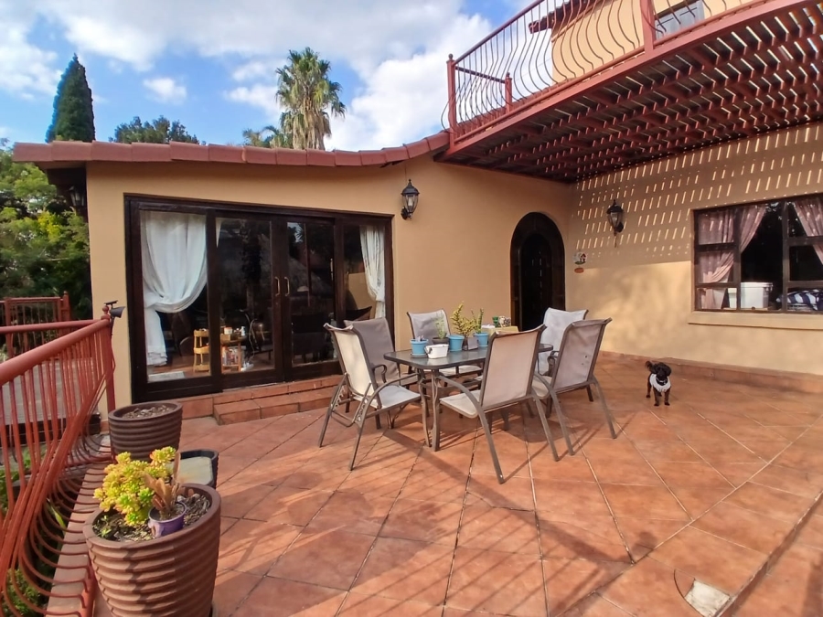 5 Bedroom Property for Sale in Garsfontein Gauteng