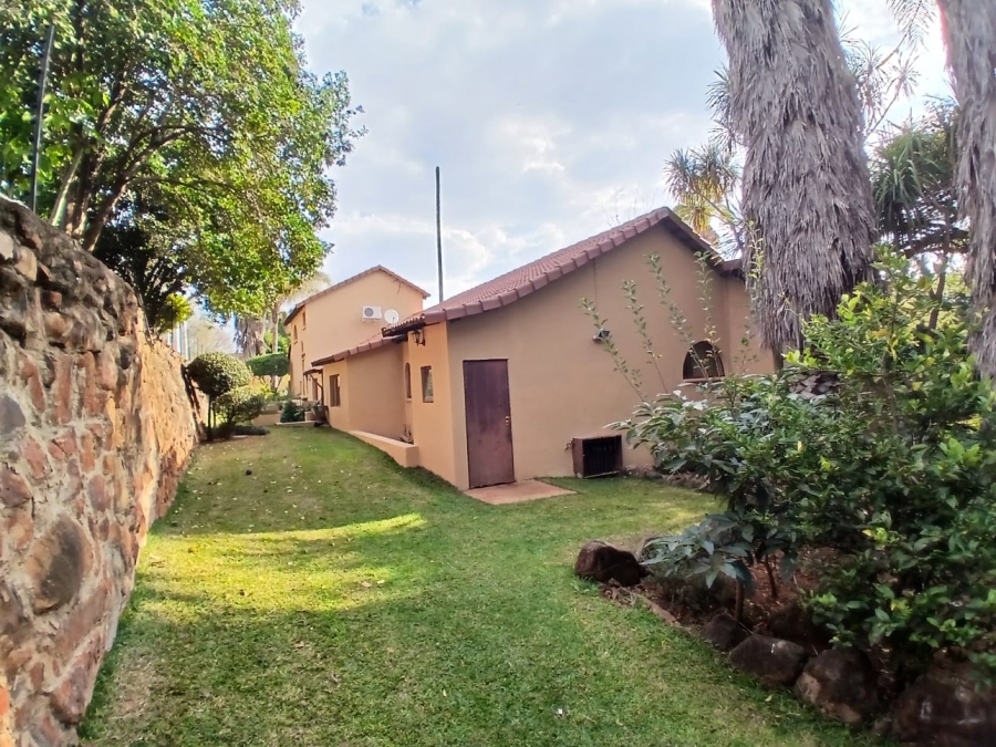 5 Bedroom Property for Sale in Garsfontein Gauteng
