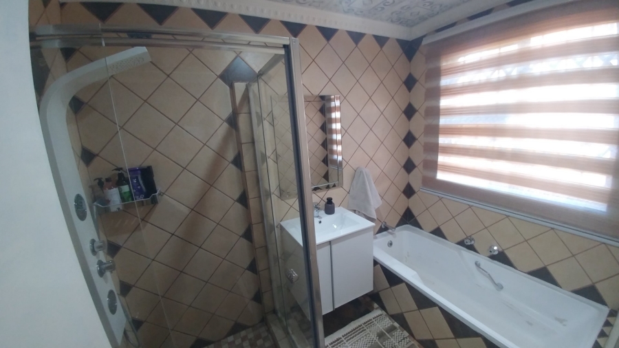 4 Bedroom Property for Sale in Ninapark Gauteng