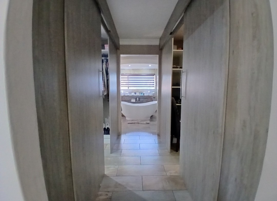 5 Bedroom Property for Sale in Doornpoort Gauteng