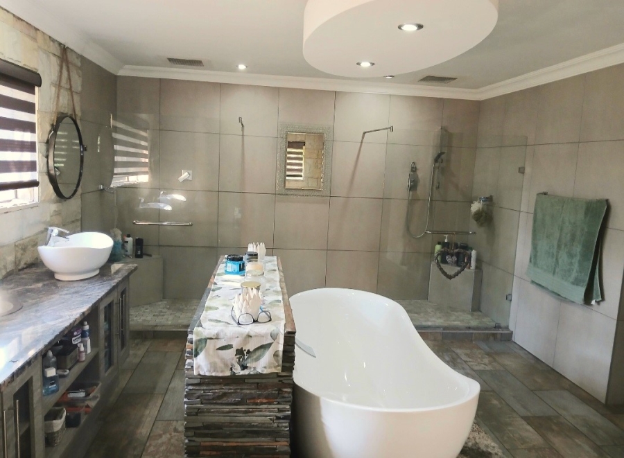 5 Bedroom Property for Sale in Doornpoort Gauteng
