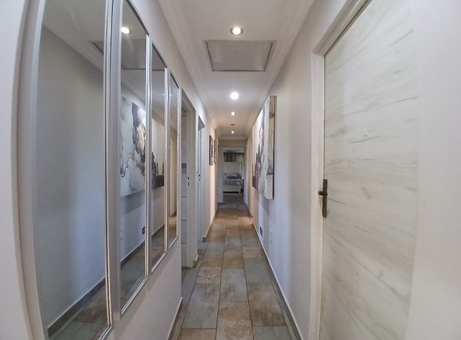 5 Bedroom Property for Sale in Doornpoort Gauteng