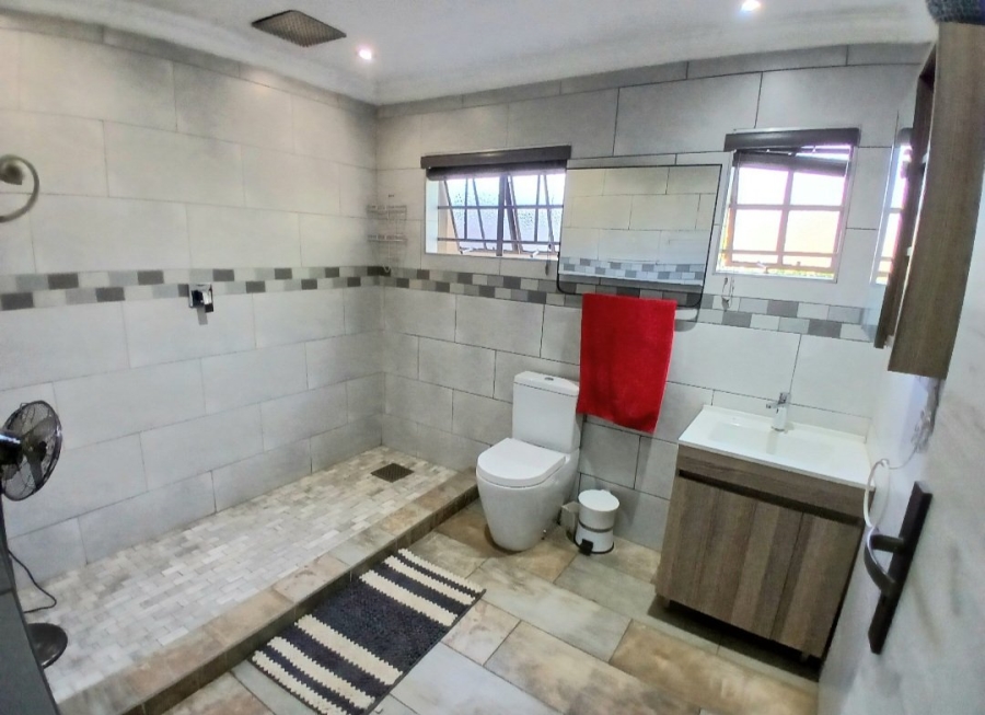 5 Bedroom Property for Sale in Doornpoort Gauteng
