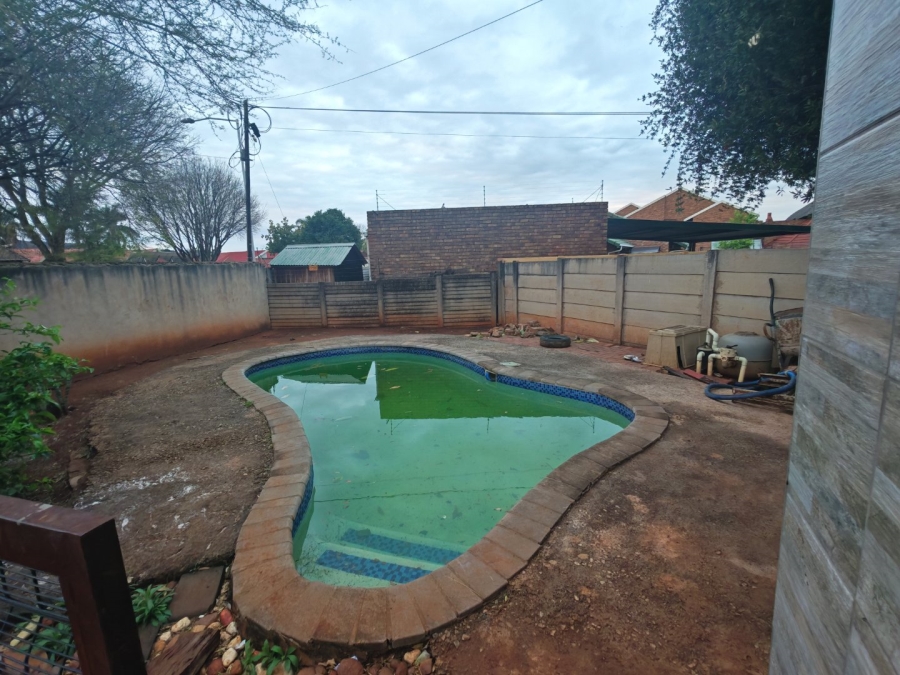 2 Bedroom Property for Sale in Doornpoort Gauteng