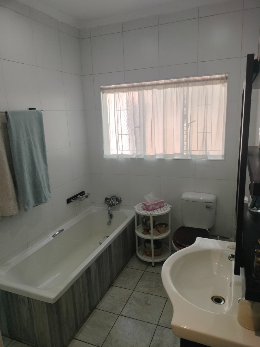 4 Bedroom Property for Sale in Sinoville Gauteng