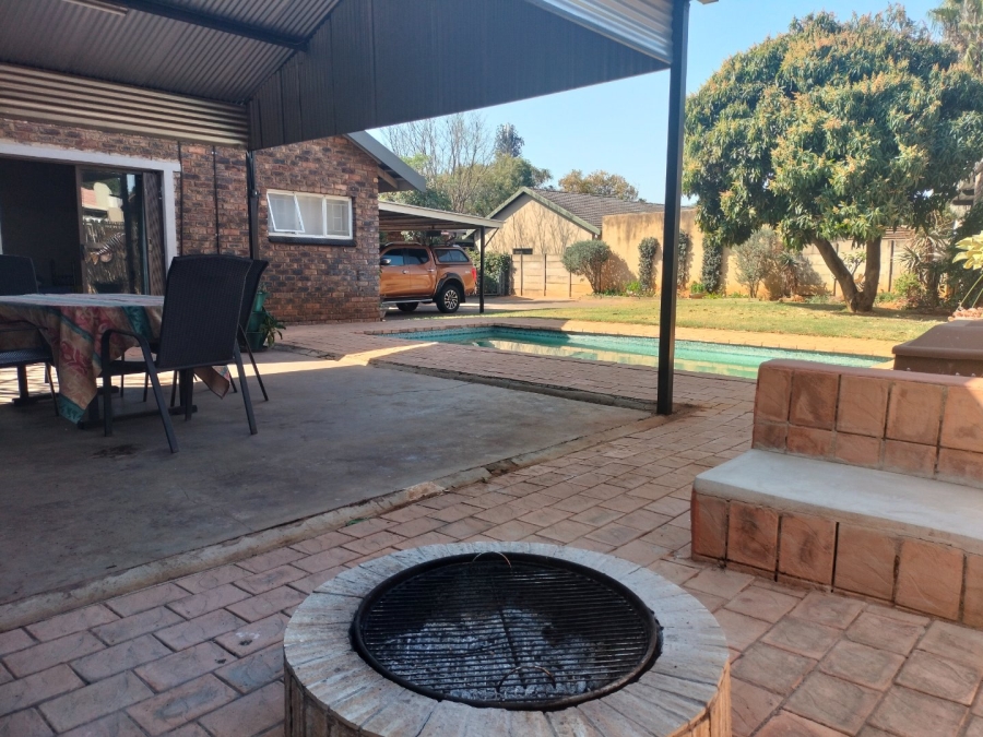 4 Bedroom Property for Sale in Sinoville Gauteng
