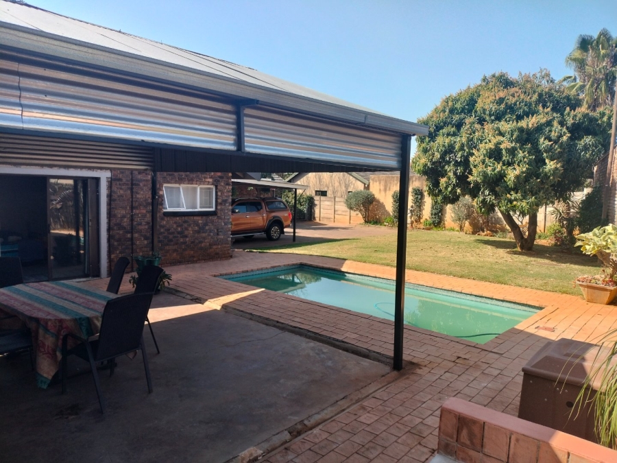 4 Bedroom Property for Sale in Sinoville Gauteng